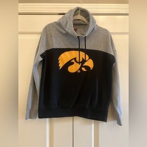 Colosseum Iowa Hawkeyes women’s large sweatshirt turtle neck